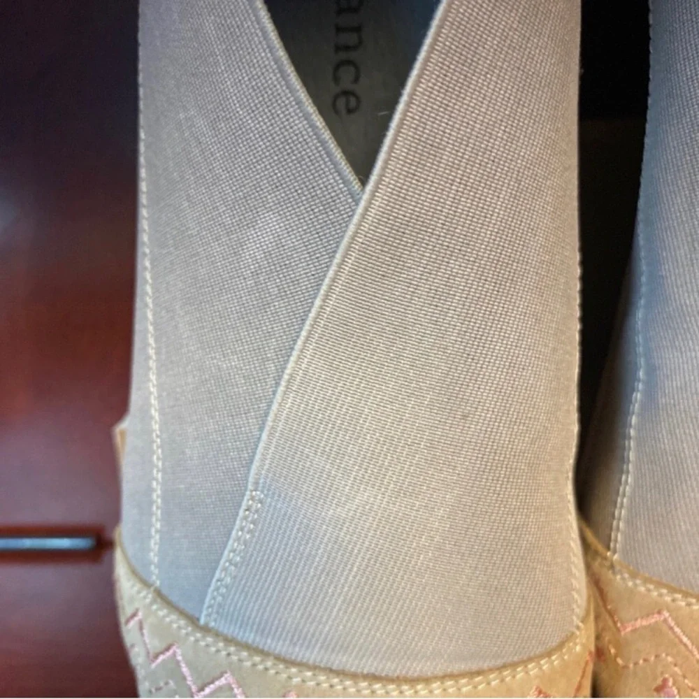 Sundance Blooms Women’s size 38 US size 7 Tan slip on Loafers - Picture 10 of 12